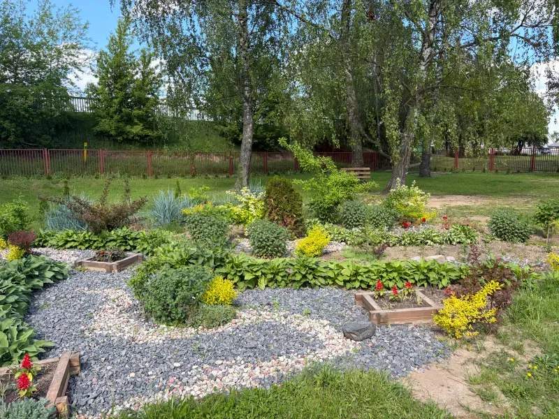 Maple Grove Garden Studio 12